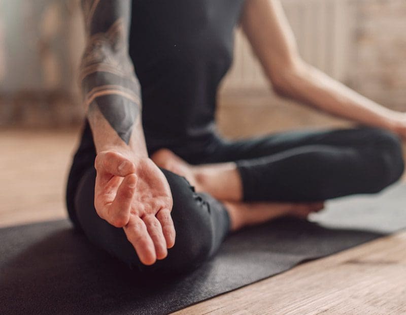 Terapeutyczna natura serii podstawowej Aṣṭāṅgi