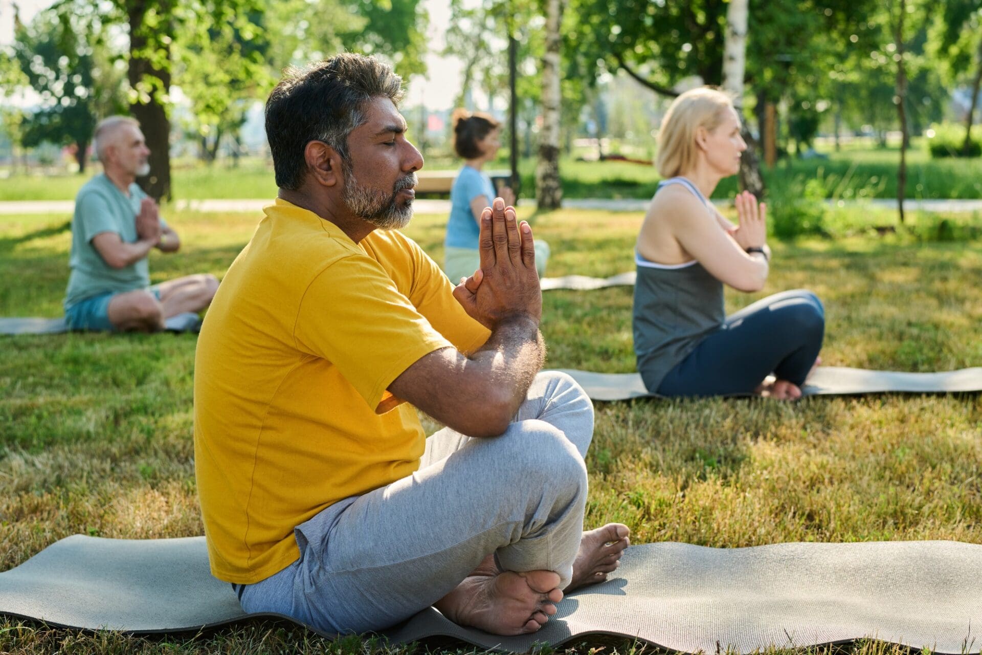 Jak panowie wpływają na atmosferę na sali jogi… i dlaczego to jest ciekawe